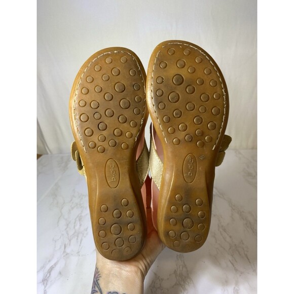 B.O.C. Born Women's Thong Sandals 7 Metallic Gold Flower Flip Flop Slide Flat - Picture 5 of 7